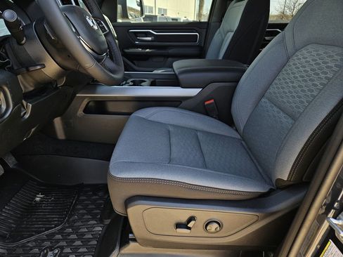 New 2026 RAM 1500 4x4 Crew Cab image 13