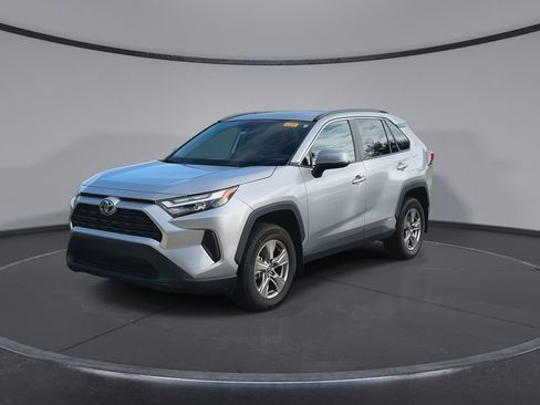 Used 2024 Toyota RAV4 XLE w/ Convenience Package AWD/4WD image 4