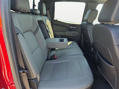 Used 2025 Chevrolet Colorado ZR2 w/ Technology Package AWD/4WD image 23