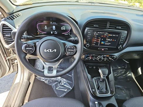 Used 2024 Kia Soul LX w/ Option Group 015 FWD image 15