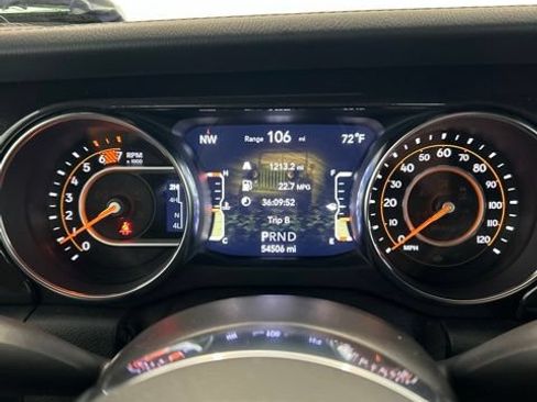 Used 2021 Jeep Wrangler Unlimited Sahara AWD/4WD image 12