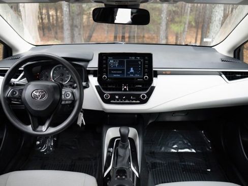 Used 2022 Toyota Corolla LE image 16