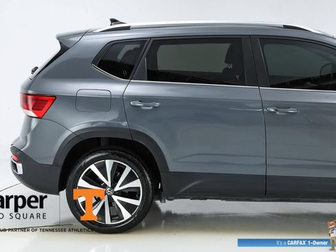 Used 2023 Volkswagen Taos SE w/ Panoramic Sunroof Package FWD image 11