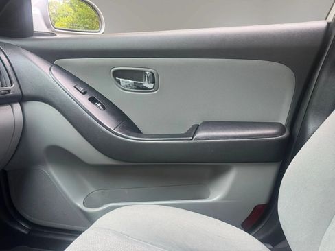 Used 2010 Hyundai Elantra GLS FWD image 8
