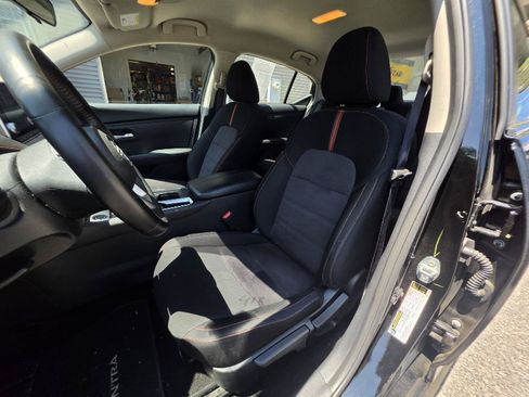 Used 2025 Nissan Sentra SR FWD image 11