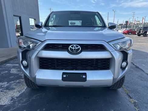 Used 2019 Toyota 4Runner SR5 AWD/4WD image 2