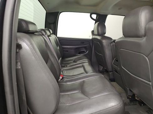 Used 2004 GMC Sierra 2500 SLT w/ Heavy-Duty Power Package image 30