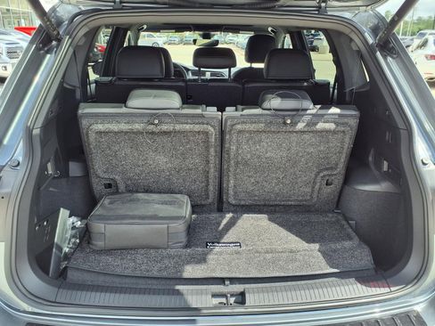 Used 2023 Volkswagen Tiguan SE R-Line FWD image 9