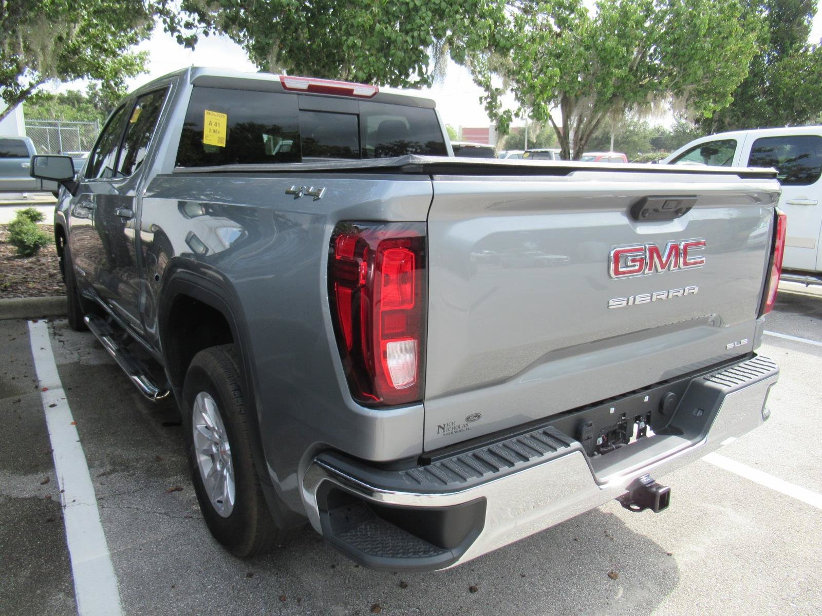 Used 2026 GMC Sierra 1500 SLE w/ Preferred Package AWD/4WD image 4