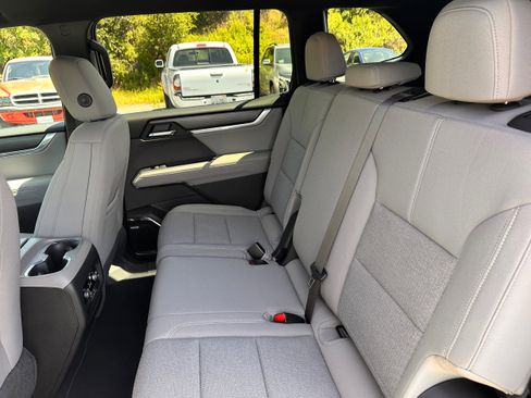 New 2025 GMC Acadia Elevation image 7