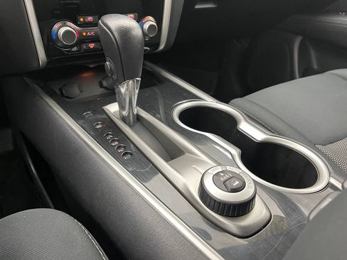 Used 2017 Nissan Pathfinder SV AWD/4WD image 25