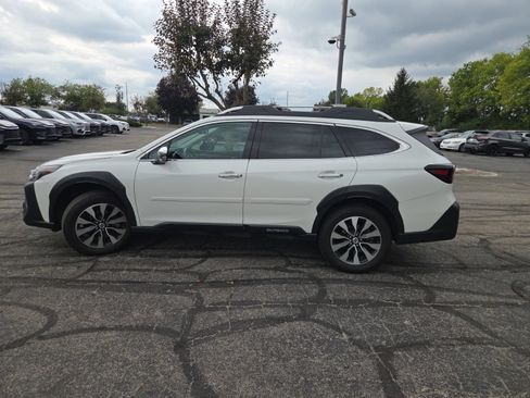Used 2023 Subaru Outback Touring AWD/4WD image 12