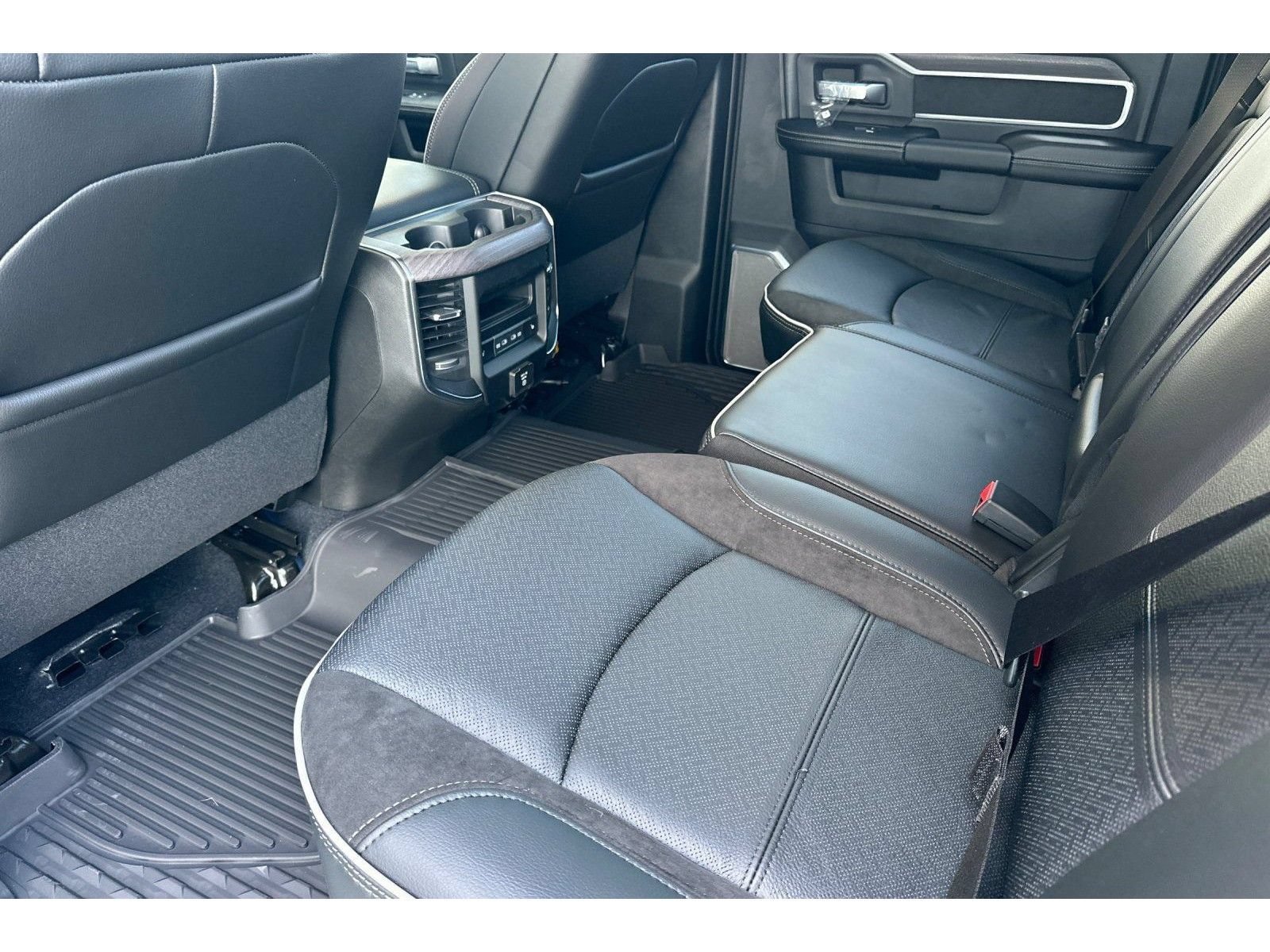 New 2026 RAM 3500 Laramie AWD/4WD image 13