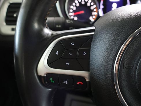 Used 2018 Jeep Compass Latitude FWD image 40
