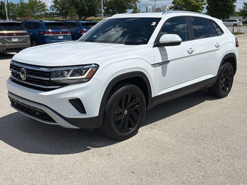 Certified 2023 Volkswagen Atlas Cross Sport SE w/ Panoramic Sunroof Package AWD/4WD image 3
