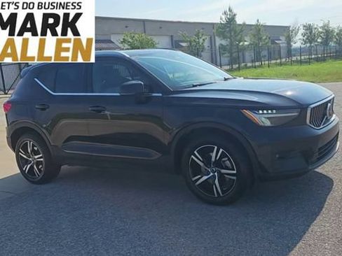 Used 2023 Volvo XC40 B5 Plus AWD/4WD image 2