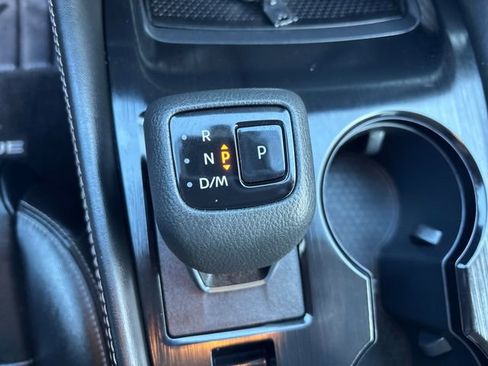 Used 2023 Nissan Rogue SL image 32