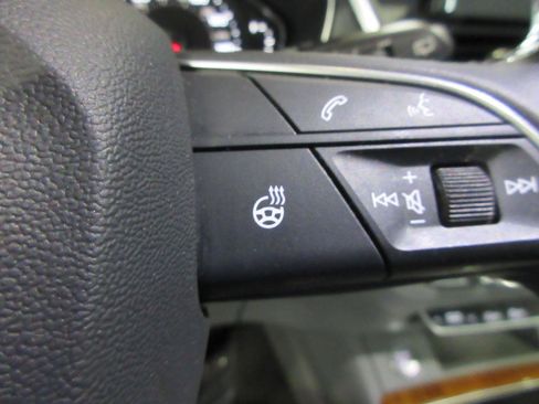 Used 2023 Audi Q5 2.0T Premium w/ Convenience Package AWD/4WD image 16