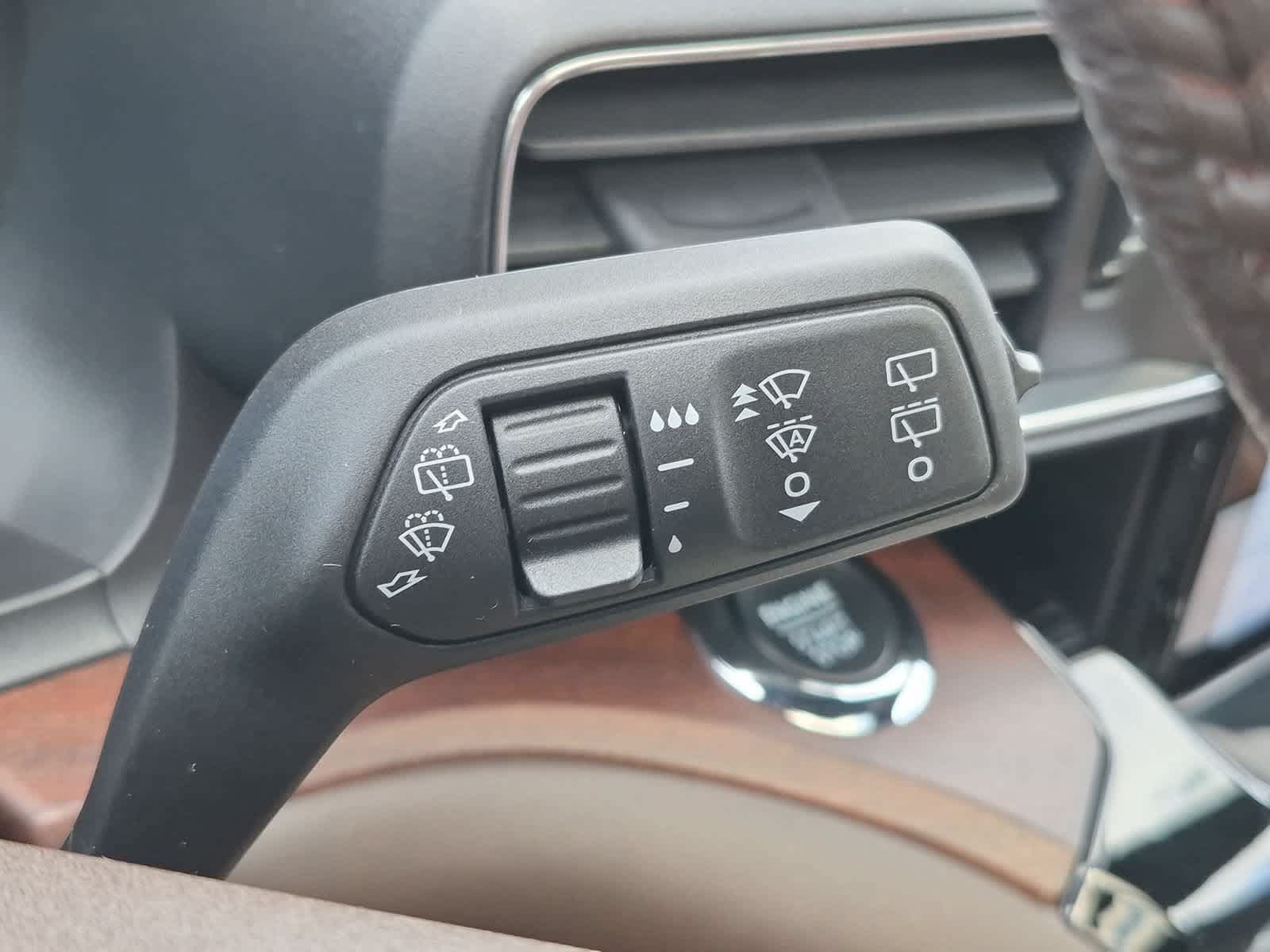 Used 2024 Ford Explorer King Ranch w/ Technology Package AWD/4WD image 27