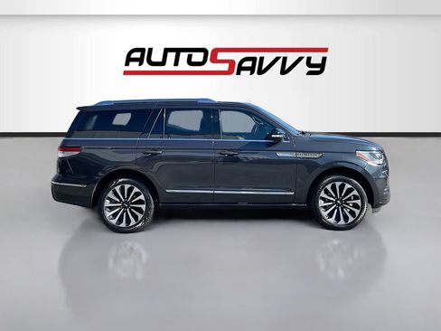 Used 2024 Lincoln Navigator Reserve AWD/4WD image 8