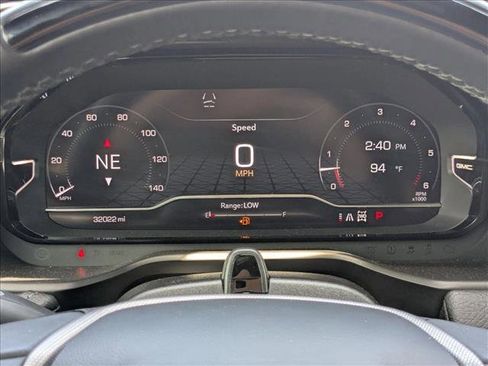 Used 2024 GMC Yukon Denali w/ Advanced Technology Package AWD/4WD image 11