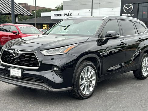 Used 2020 Toyota Highlander Limited FWD image 4