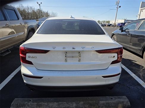 Used 2020 Volvo S60 T6 Momentum w/ Protection Package image 5