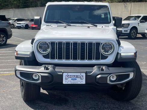 Used 2025 Jeep Wrangler Unlimited Sahara AWD/4WD image 9