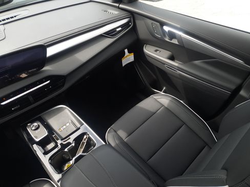 New 2025 Buick Enclave Preferred image 14