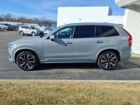 Used 2024 Volvo XC90 B6 Plus image 22