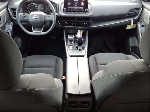 Used 2025 Nissan Rogue S FWD image 10