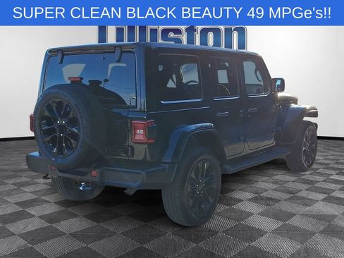 Used 2025 Jeep Wrangler Unlimited Sahara AWD/4WD image 4