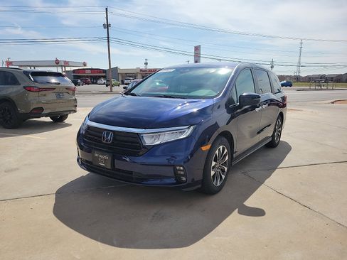 Used 2024 Honda Odyssey EX-L image 3