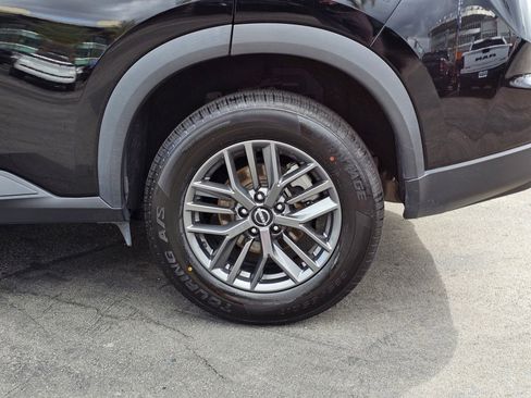 Used 2024 Nissan Rogue S FWD image 9