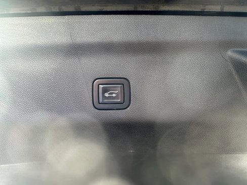 Used 2022 GMC Yukon Denali image 16