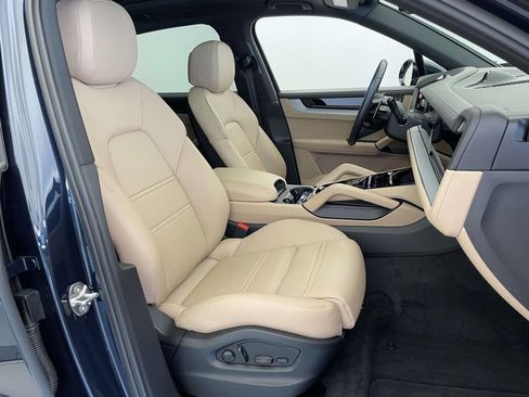 Certified 2024 Porsche Cayenne AWD/4WD image 23