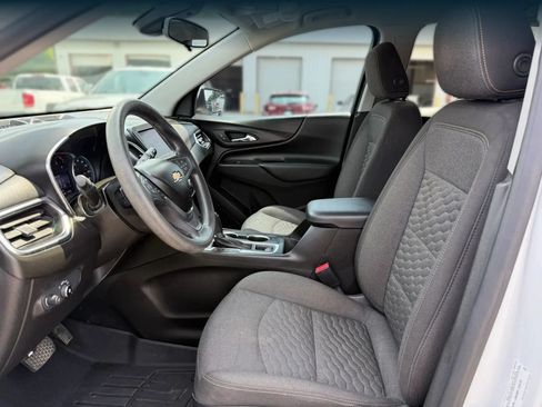 Used 2021 Chevrolet Equinox LT FWD image 2