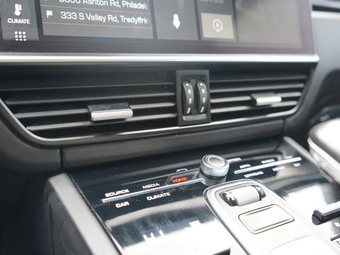 Used 2021 Porsche Cayenne Turbo image 49