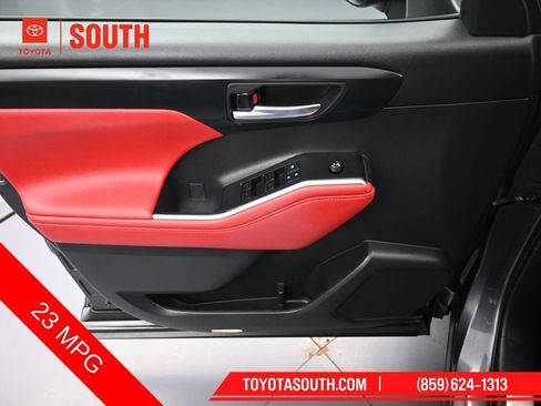 Used 2021 Toyota Highlander XSE AWD/4WD image 25