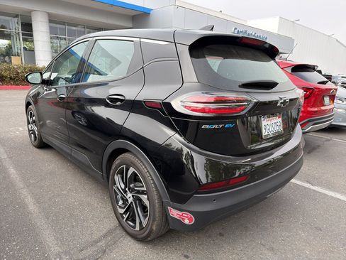 Used 2023 Chevrolet Bolt LT w/ Infotainment Package FWD image 4