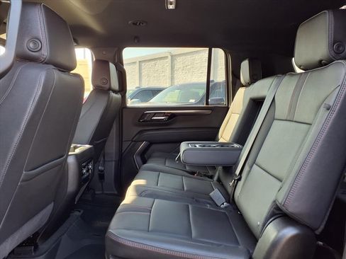 New 2026 Chevrolet Suburban RST image 7