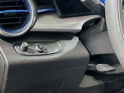 Used 2025 Chevrolet Trax LT image 8