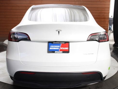 Used 2023 Tesla Model Y Long Range image 2
