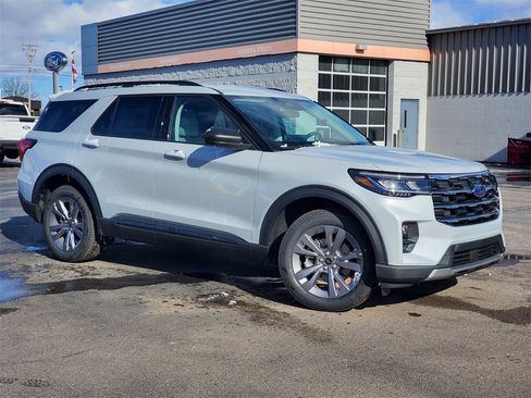 New 2026 Ford Explorer Active w/ Active Comfort Package image 2