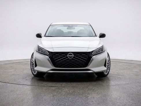 Used 2025 Nissan Altima 2.5 SV FWD image 2