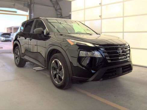 Used 2024 Nissan Rogue SV FWD image 1
