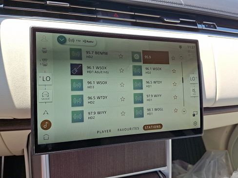 New 2025 Land Rover Range Rover Long Wheelbase SE image 8