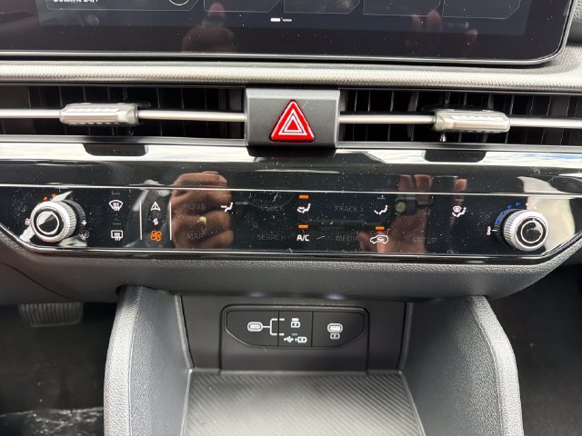 New 2027 Kia Sportage LX FWD image 14
