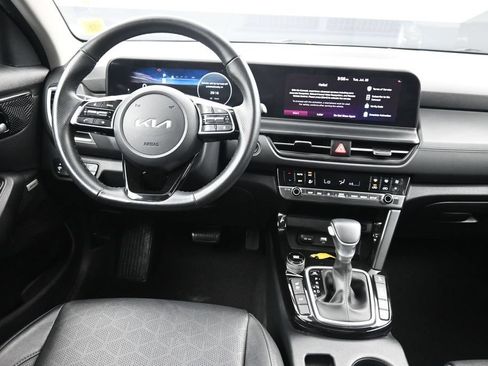 Certified 2025 Kia Seltos SX w/ SX Sunroof Package AWD/4WD image 20
