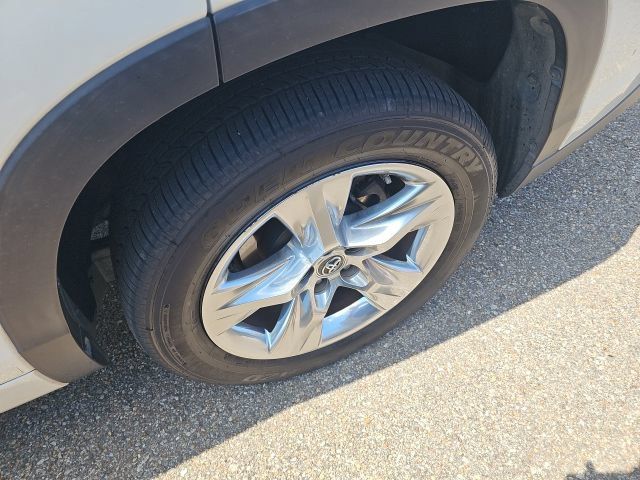 Used 2019 Toyota Highlander Limited FWD image 14